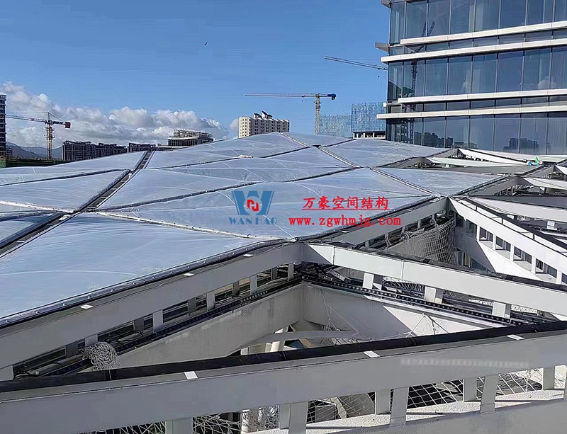 縱使烈日炎炎，腳步從未止歇！海南這個ETFE氣枕膜項目施工進度有最新消息
