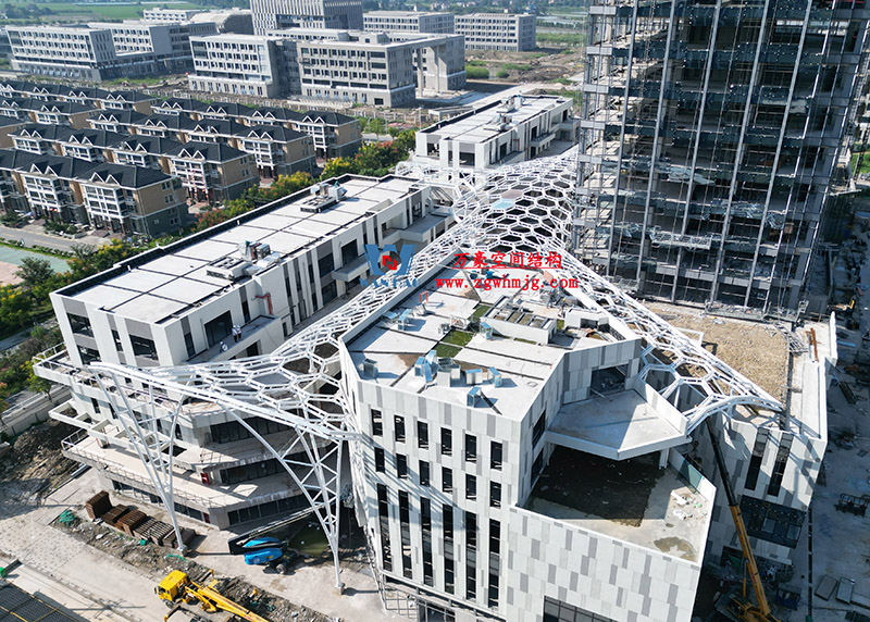 建筑藝術中鋼結構的力學美感表達