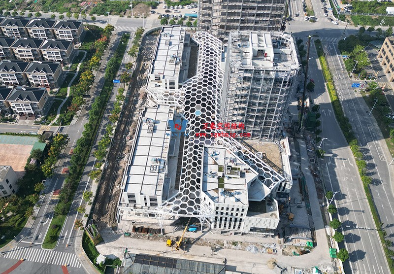 建筑藝術中鋼結構的力學美感表達