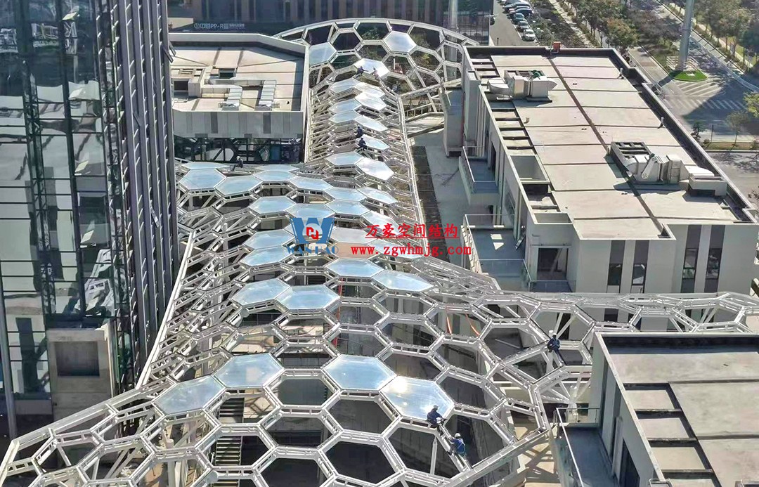 賦含夢幻色彩的商業(yè)街膜結(jié)構(gòu)天幕，即將閃亮登場！