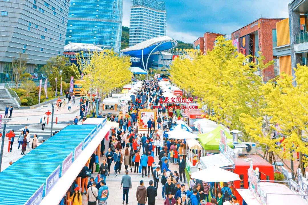 遵義高鐵新城上的一條鋼膜結構“長龍” 遵義高鐵新城上的一條鋼膜結構“長龍”