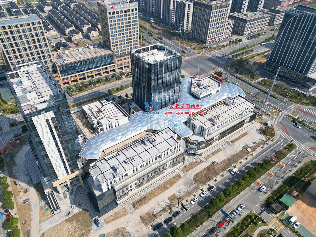 已完工，這個(gè)ETFE氣枕商業(yè)天幕閃亮登場(chǎng)！