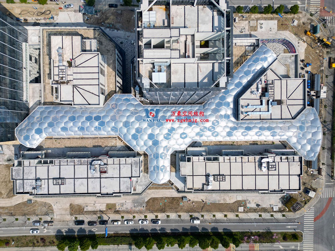 已完工，這個(gè)ETFE氣枕商業(yè)天幕閃亮登場(chǎng)！