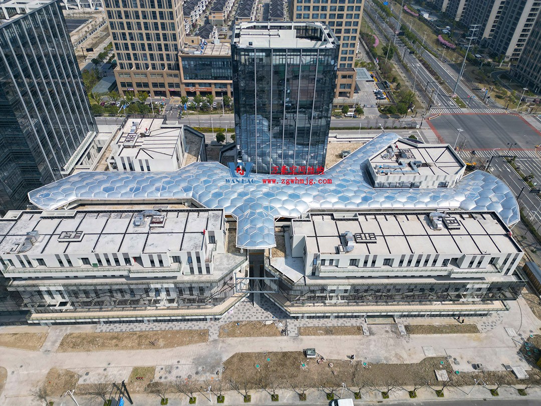 已完工，這個(gè)ETFE氣枕商業(yè)天幕閃亮登場(chǎng)！