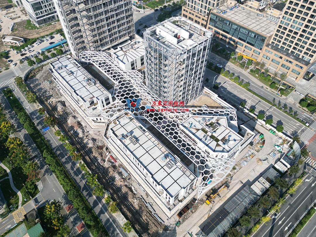 已完工，這個(gè)ETFE氣枕商業(yè)天幕閃亮登場(chǎng)！