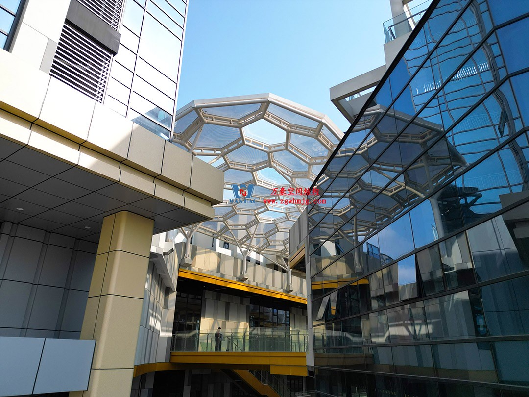 已完工，這個(gè)ETFE氣枕商業(yè)天幕閃亮登場(chǎng)！