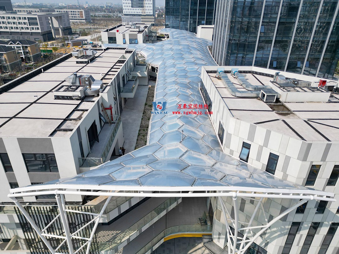 已完工，這個(gè)ETFE氣枕商業(yè)天幕閃亮登場(chǎng)！