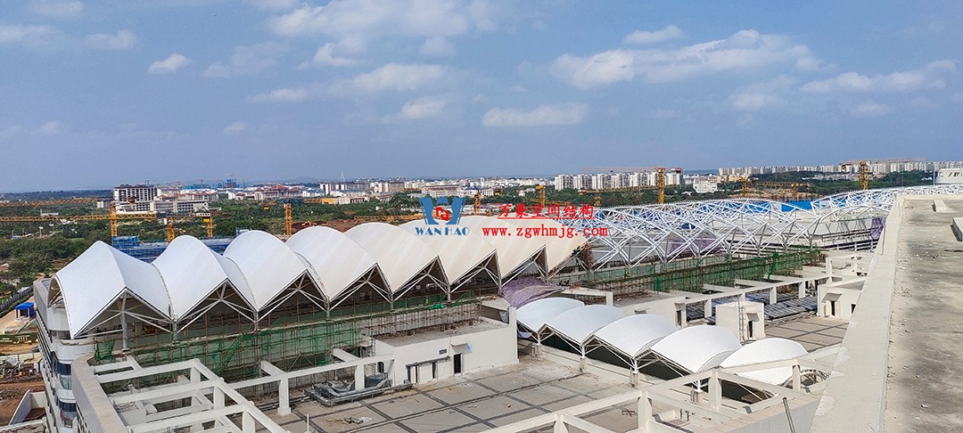 施工加速,這個(gè)PTFE膜結(jié)構(gòu)天幕即將完工! 施工加速,這個(gè)PTFE膜結(jié)構(gòu)天幕即將完工!