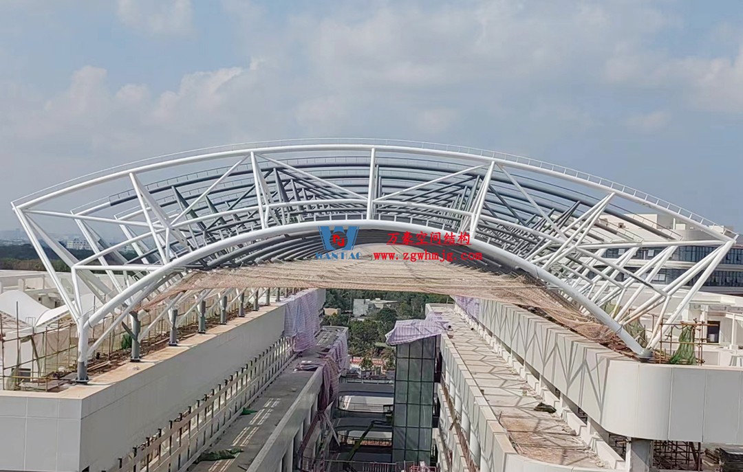 施工加速,這個(gè)PTFE膜結(jié)構(gòu)天幕即將完工! 施工加速,這個(gè)PTFE膜結(jié)構(gòu)天幕即將完工!