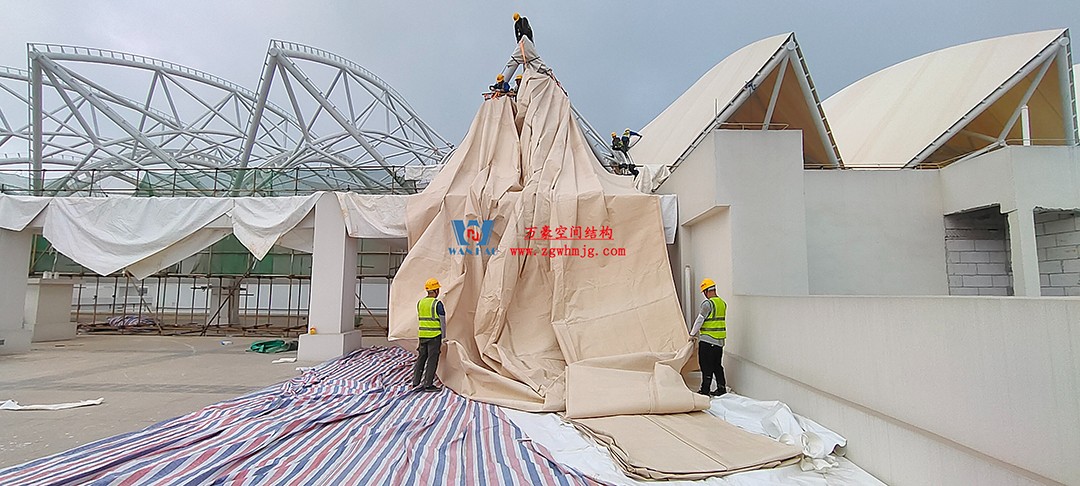 施工加速,這個(gè)PTFE膜結(jié)構(gòu)天幕即將完工! 施工加速,這個(gè)PTFE膜結(jié)構(gòu)天幕即將完工!