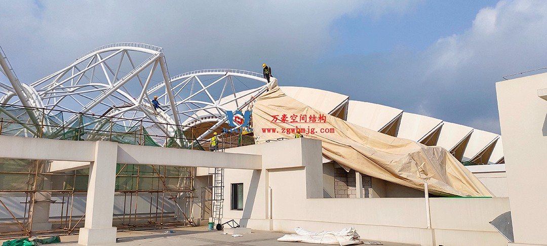 施工加速,這個(gè)PTFE膜結(jié)構(gòu)天幕即將完工! 施工加速,這個(gè)PTFE膜結(jié)構(gòu)天幕即將完工!