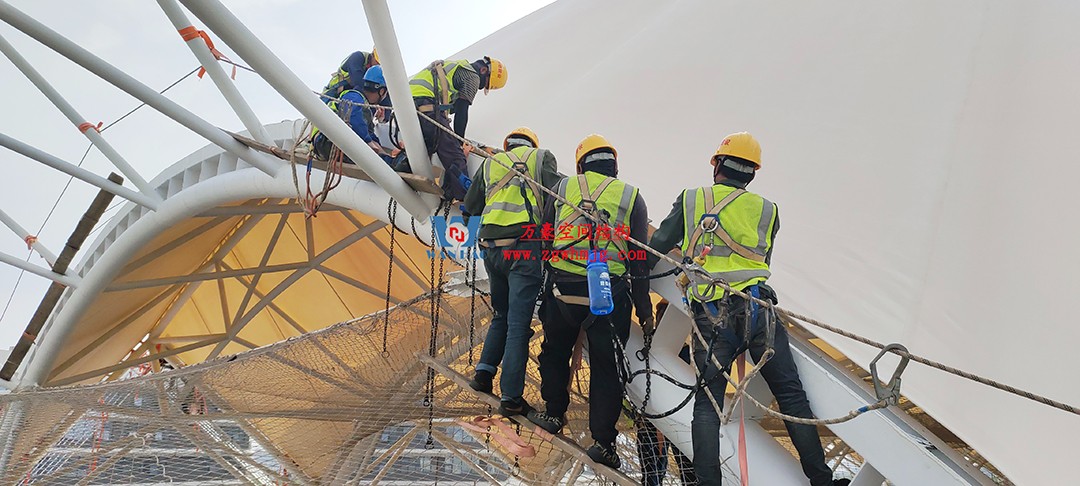 施工加速,這個(gè)PTFE膜結(jié)構(gòu)天幕即將完工! 施工加速,這個(gè)PTFE膜結(jié)構(gòu)天幕即將完工!