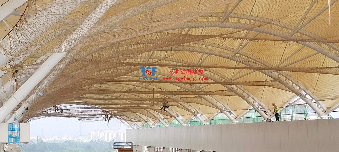 施工加速,這個(gè)PTFE膜結(jié)構(gòu)天幕即將完工! 施工加速,這個(gè)PTFE膜結(jié)構(gòu)天幕即將完工!