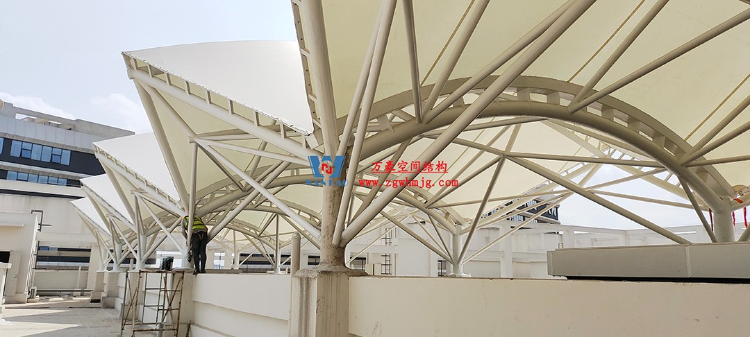 施工加速,這個(gè)PTFE膜結(jié)構(gòu)天幕即將完工! 施工加速,這個(gè)PTFE膜結(jié)構(gòu)天幕即將完工!