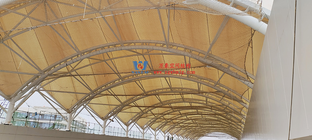 施工加速,這個(gè)PTFE膜結(jié)構(gòu)天幕即將完工! 施工加速,這個(gè)PTFE膜結(jié)構(gòu)天幕即將完工!