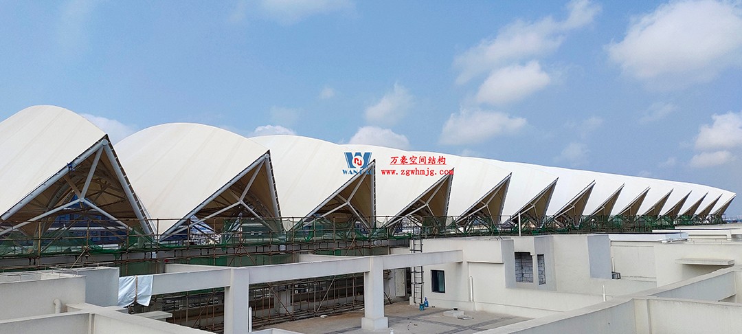 施工加速,這個(gè)PTFE膜結(jié)構(gòu)天幕即將完工! 施工加速,這個(gè)PTFE膜結(jié)構(gòu)天幕即將完工!