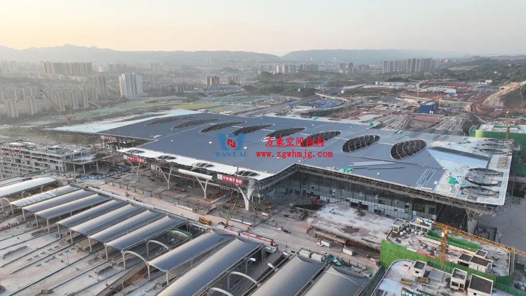 提檔提速，ETFE氣枕膜結(jié)構(gòu)天窗正在火熱施工安裝中