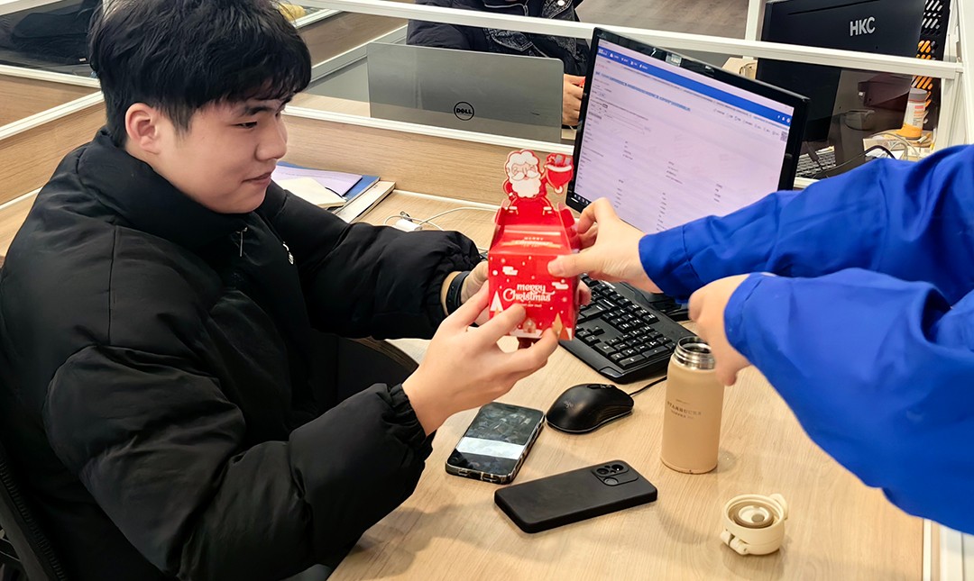 關(guān)愛員工,愛在萬豪|暖心平安夜,傳遞“蘋”安幸福 關(guān)愛員工,愛在萬豪|暖心平安夜,傳遞“蘋”安幸福