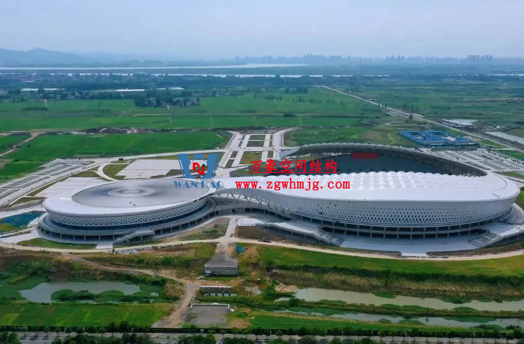 膜結(jié)構(gòu)體育場屋面安裝全解析：從技術(shù)要點(diǎn)到經(jīng)典案例