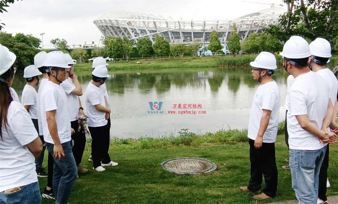 標(biāo)桿引領(lǐng),智啟未來(lái)——萬(wàn)豪集團(tuán)營(yíng)銷、設(shè)計(jì)與技術(shù)骨干共赴無(wú)錫奧體中心,現(xiàn)場(chǎng)觀摩學(xué)習(xí)解鎖“創(chuàng)新密碼” 標(biāo)桿引領(lǐng),智啟未來(lái)——萬(wàn)豪集團(tuán)營(yíng)銷、設(shè)計(jì)與技術(shù)骨干共赴無(wú)錫奧體中心,現(xiàn)場(chǎng)觀摩學(xué)習(xí)解鎖“創(chuàng)新密碼”