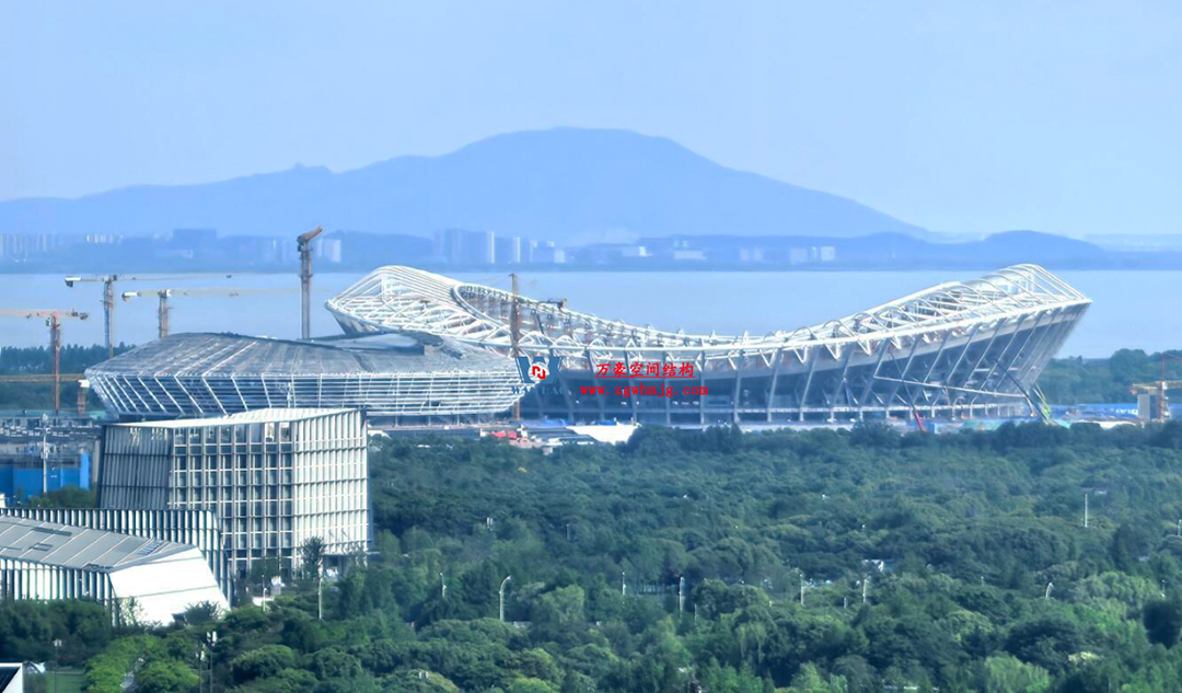 緊跟“蘇超熱浪”，火熱施工中，一只白鷺即將振翅高飛！