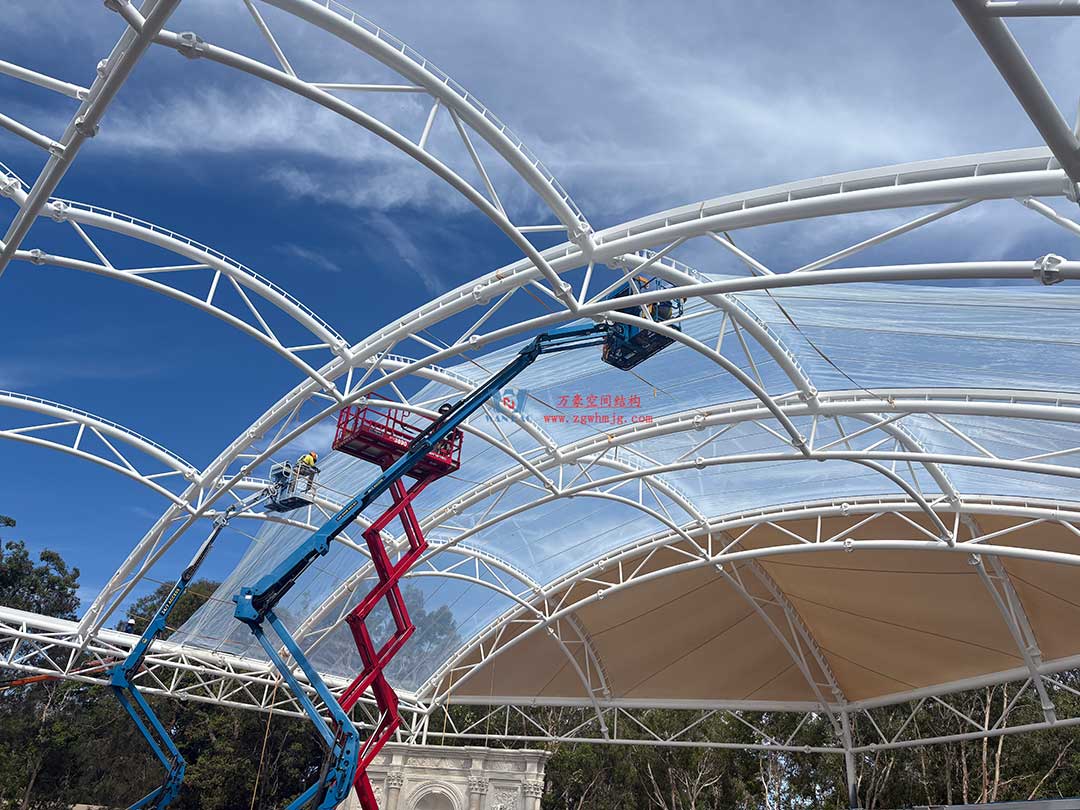 跨越山海的建筑新章！澳大利亞噴泉廣場天幕張拉正酣，雙膜科技賦能莊園建筑