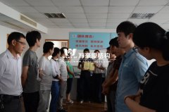 公司為工程部阮經理頒發獎勵