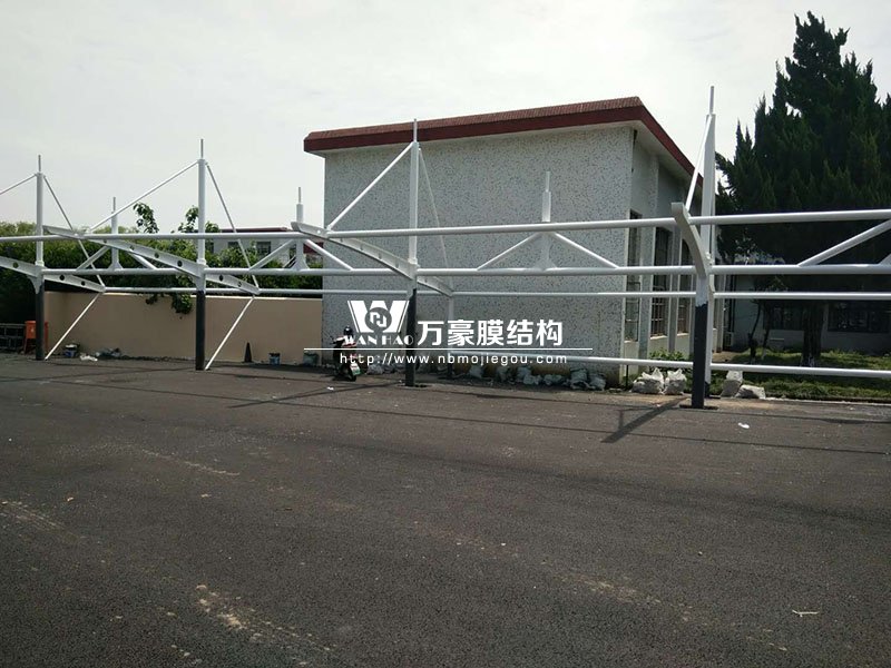 膜結構車棚